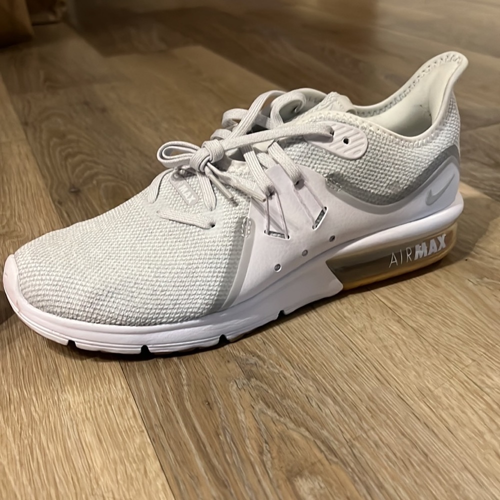 Nike Air Max Sequent 3 Women Running Shoes White Grey NWT Size 9.5 - Picture 3 of 10